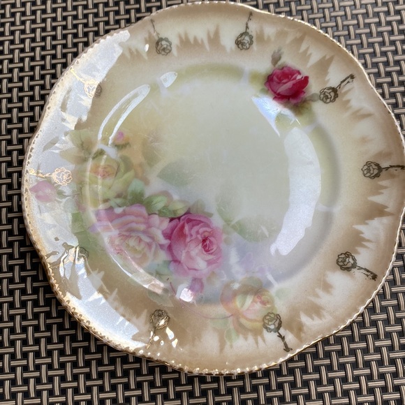 Vintage made in Germany roses ceramic plates. Small plates. 6". - Picture 3 of 16